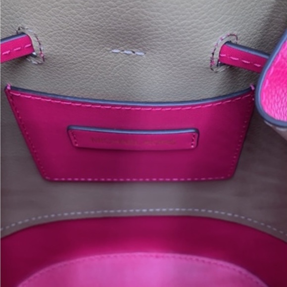 MICHAEL KORS REED MEDIUM BELTED BACKED MESSENGER CROSSBODY BAG ELECTRIC PINK COL - Picture 12 of 13